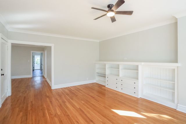 5338 W Montrose Avenue, Chicago, IL 60641