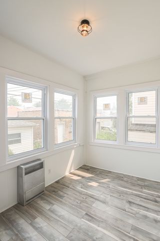 5338 W Montrose Avenue, Chicago, IL 60641