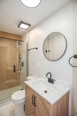 5338 W Montrose Avenue, Chicago, IL 60641
