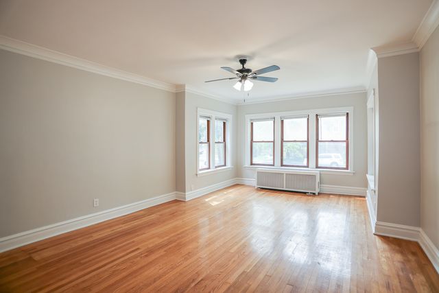 5338 W Montrose Avenue, Chicago, IL 60641