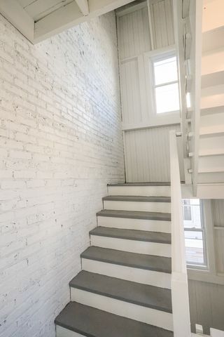 5338 W Montrose Avenue, Chicago, IL 60641