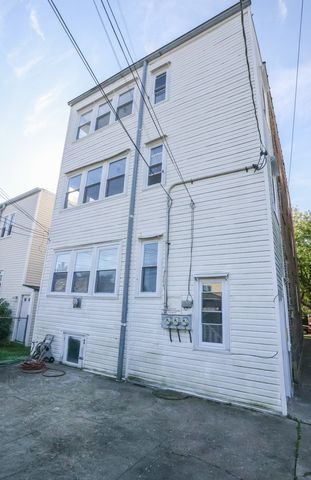 5338 W Montrose Avenue, Chicago, IL 60641