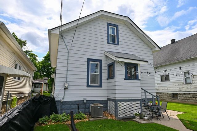 2025 S 71st STREET, West Allis, WI 53219
