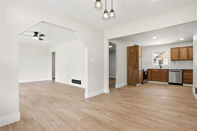 1902 Mural Circle, Morrow, GA 30260