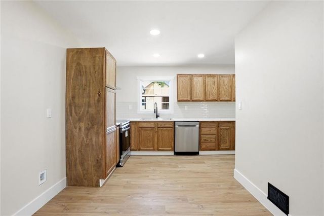 1902 Mural Circle, Morrow, GA 30260