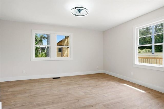 1902 Mural Circle, Morrow, GA 30260