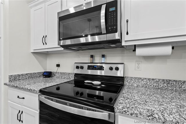 2768 Abby Woods Drive, Jeffersonville, IN 47130