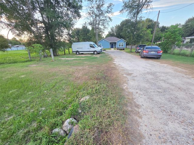 737 County Road 3406, Cleveland, TX 77327
