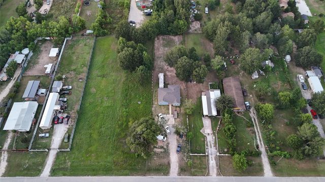 737 County Road 3406, Cleveland, TX 77327