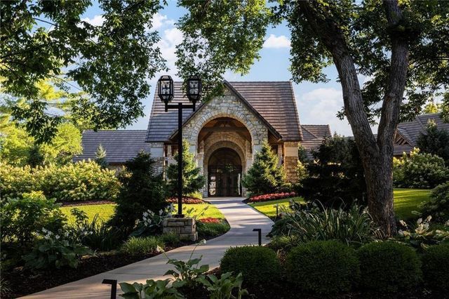 17105 Galloway Drive, Loch Lloyd, MO 64012
