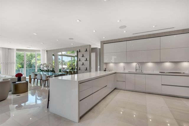 420 Island Dr, Key Biscayne, FL 33149