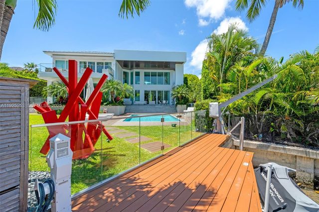 420 Island Dr, Key Biscayne, FL 33149