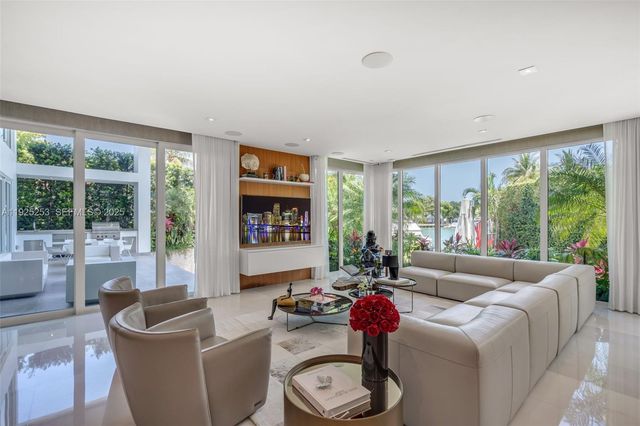 420 Island Dr, Key Biscayne, FL 33149