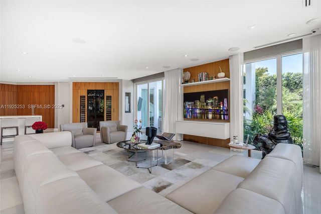 420 Island Dr, Key Biscayne, FL 33149