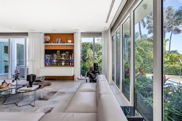 420 Island Dr, Key Biscayne, FL 33149