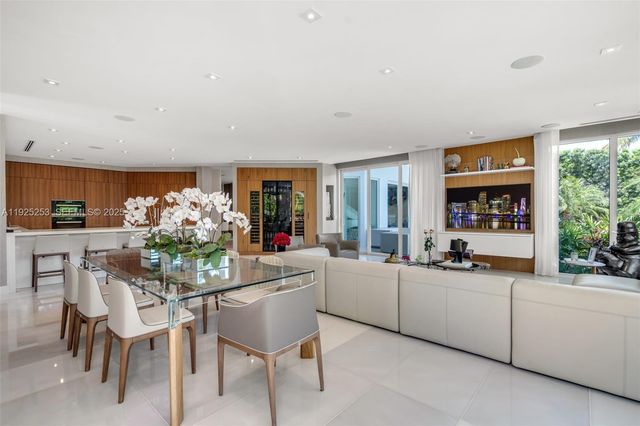 420 Island Dr, Key Biscayne, FL 33149