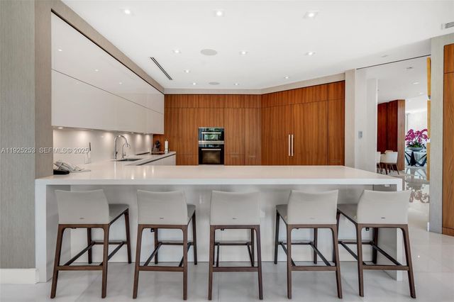 420 Island Dr, Key Biscayne, FL 33149