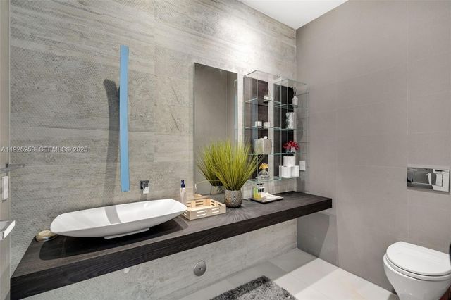 420 Island Dr, Key Biscayne, FL 33149