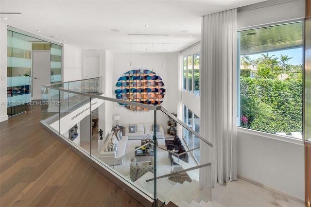 420 Island Dr, Key Biscayne, FL 33149