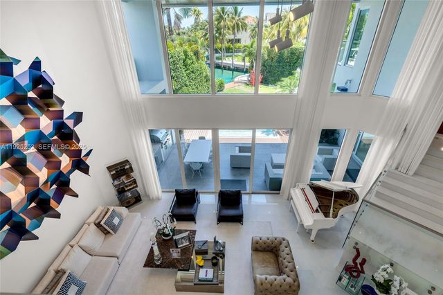 420 Island Dr, Key Biscayne, FL 33149