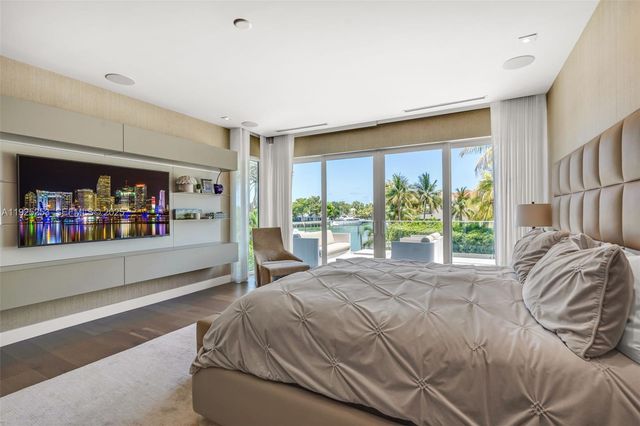 420 Island Dr, Key Biscayne, FL 33149