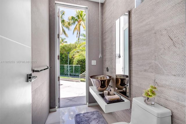 420 Island Dr, Key Biscayne, FL 33149