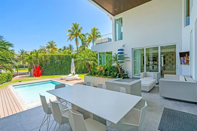 420 Island Dr, Key Biscayne, FL 33149