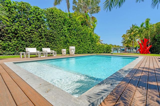 420 Island Dr, Key Biscayne, FL 33149