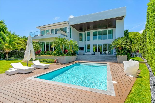 420 Island Dr, Key Biscayne, FL 33149