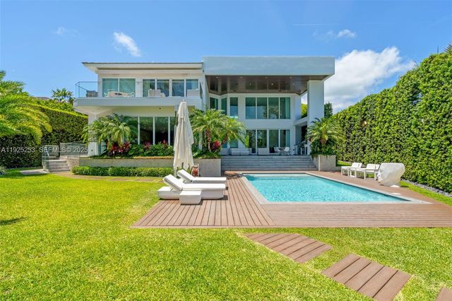 420 Island Dr, Key Biscayne, FL 33149