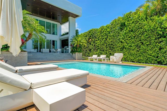 420 Island Dr, Key Biscayne, FL 33149