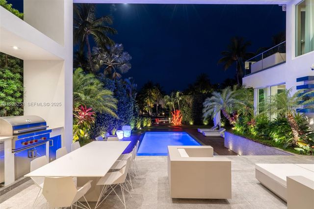 420 Island Dr, Key Biscayne, FL 33149