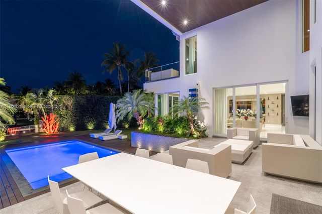 420 Island Dr, Key Biscayne, FL 33149