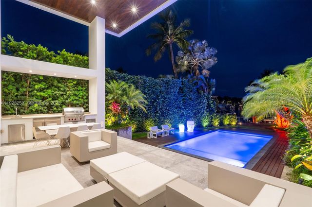 420 Island Dr, Key Biscayne, FL 33149