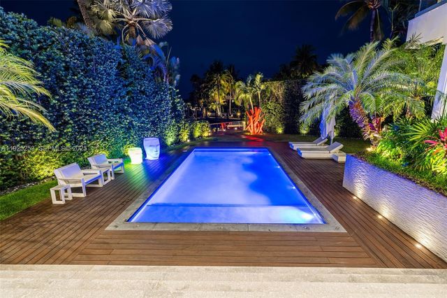 420 Island Dr, Key Biscayne, FL 33149