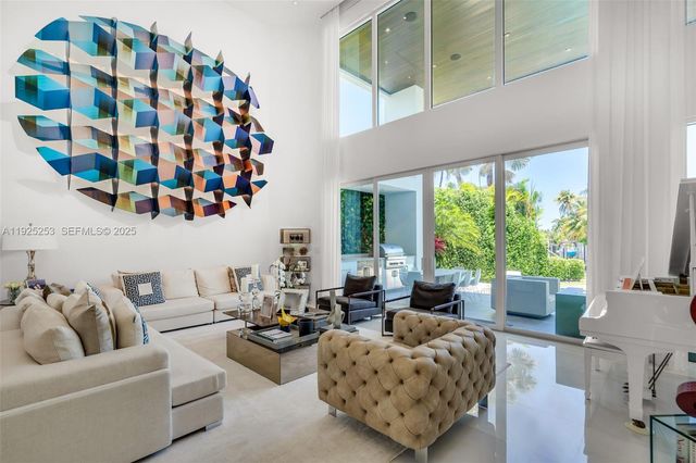 420 Island Dr, Key Biscayne, FL 33149