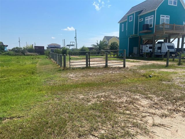 1201 Rollover Circle, Gilchrist, TX 77617