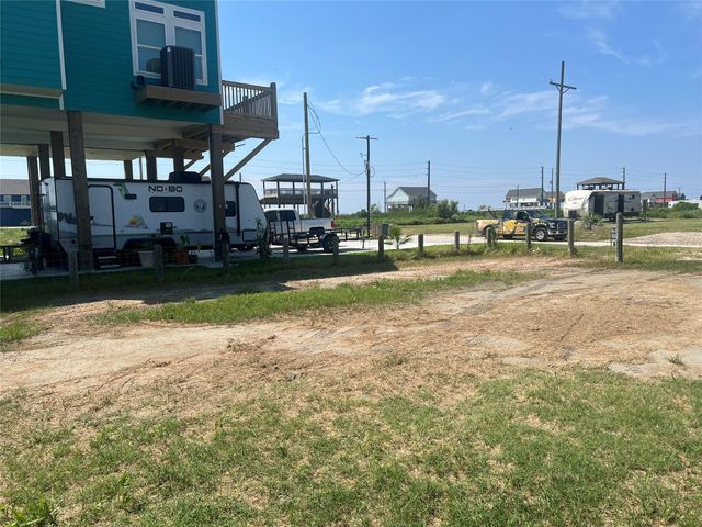 1201 Rollover Circle, Gilchrist, TX 77617