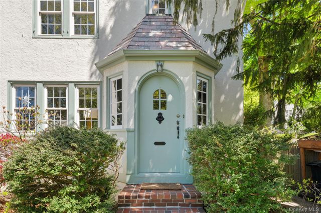 81 Walgrove Avenue, Dobbs Ferry, NY 10522