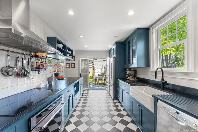 81 Walgrove Avenue, Dobbs Ferry, NY 10522