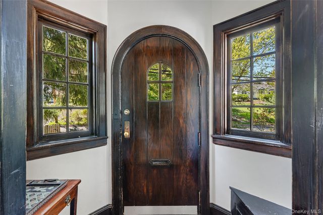 81 Walgrove Avenue, Dobbs Ferry, NY 10522
