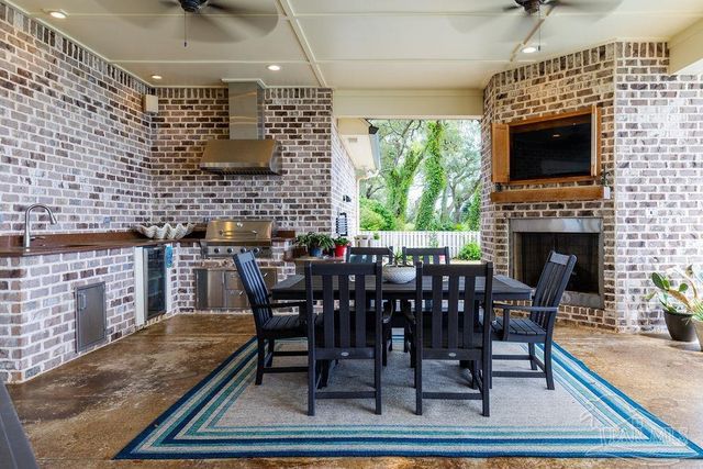 2 Bayou Blvd, Pensacola, FL 32503