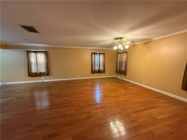 75 Ussery Drive, Lexington, MO 64067