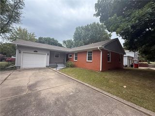 75 Ussery Drive, Lexington, MO 64067