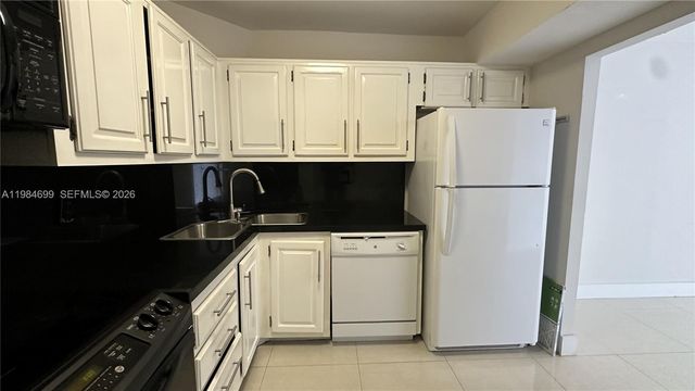 2333 Brickell Ave 1009, Miami, FL 33129