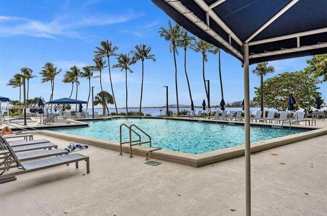 2333 Brickell Ave 1009, Miami, FL 33129