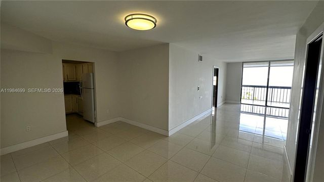 2333 Brickell Ave 1009, Miami, FL 33129