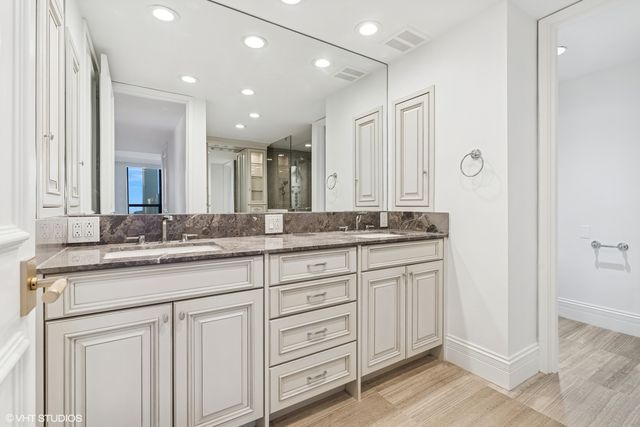 180 E Pearson Street 3807, Chicago, IL 60611