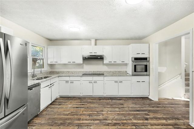 8121 Woodcliff Trail, Riverdale, GA 30274