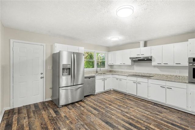 8121 Woodcliff Trail, Riverdale, GA 30274
